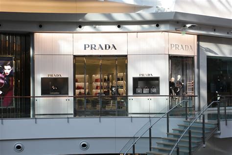 prada stores in orlando.